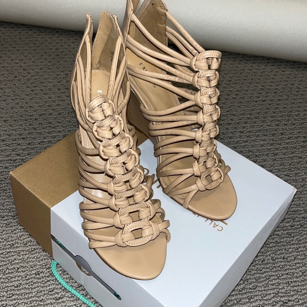 Express wedges in cream color